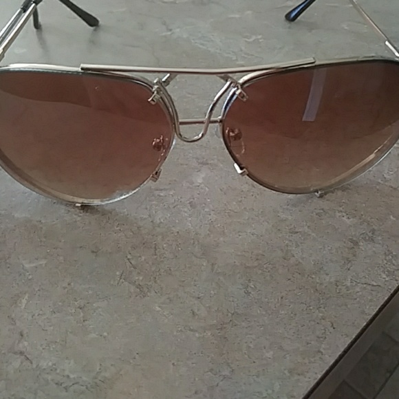 Sunglasses 2 Pairs - Picture 3 of 3